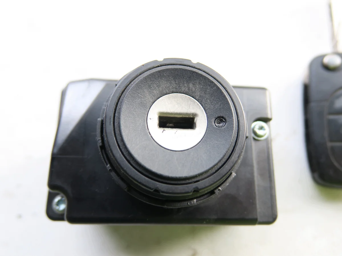 Audi A8 D3 Ignition Switch 3D0905865E1 image 3