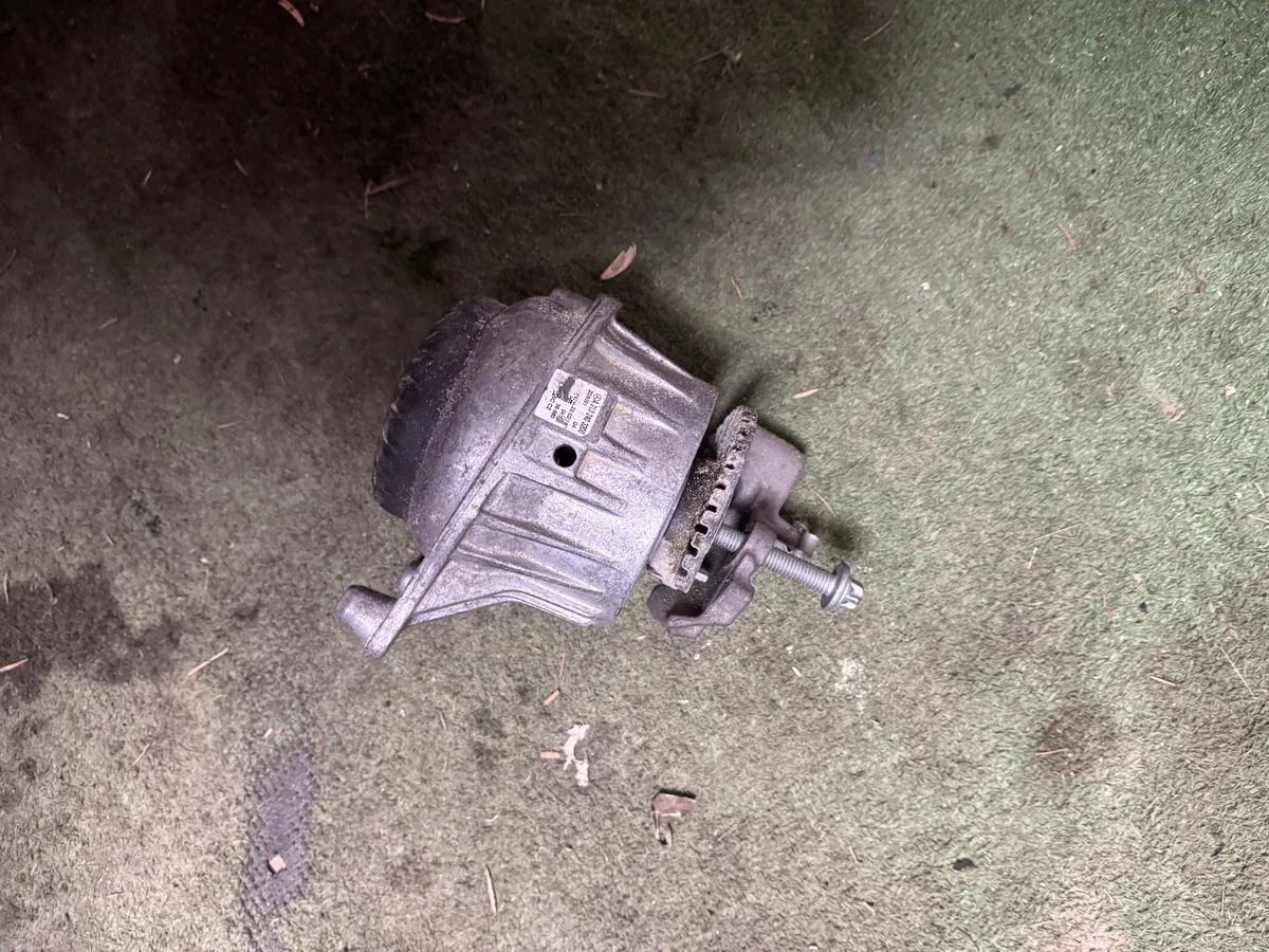 Support moteur Mercedes W213 A2132403200