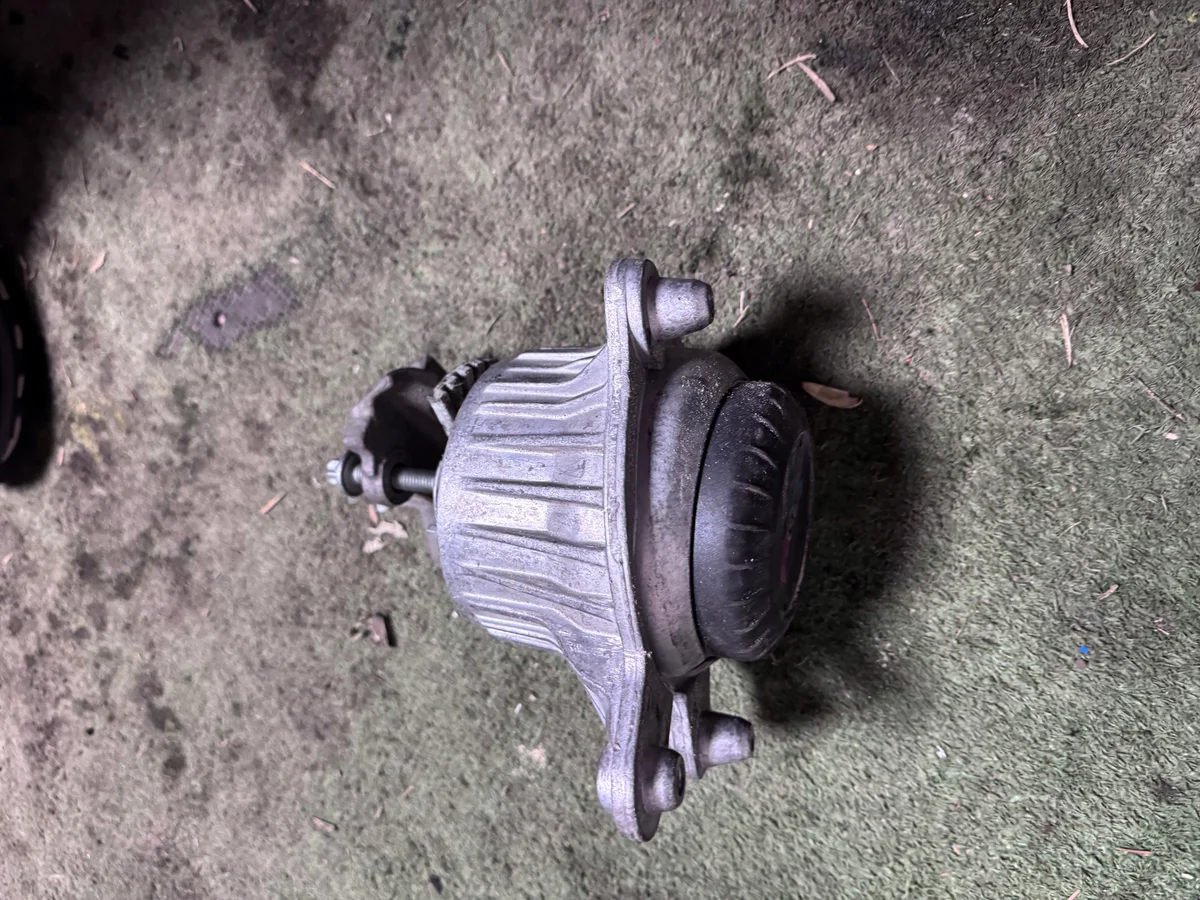 Support moteur Mercedes W213 A2132403200