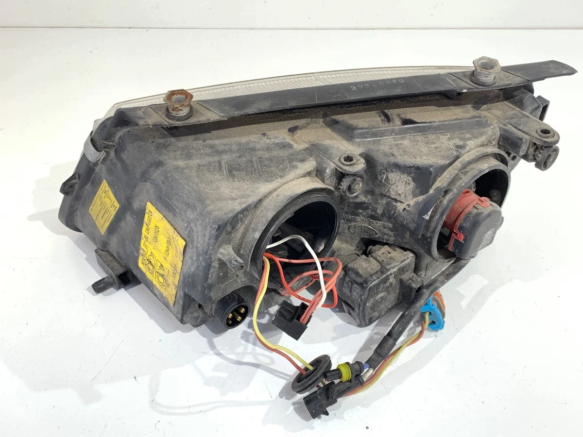 VW Passat B5 Headlight Right Front 97-01