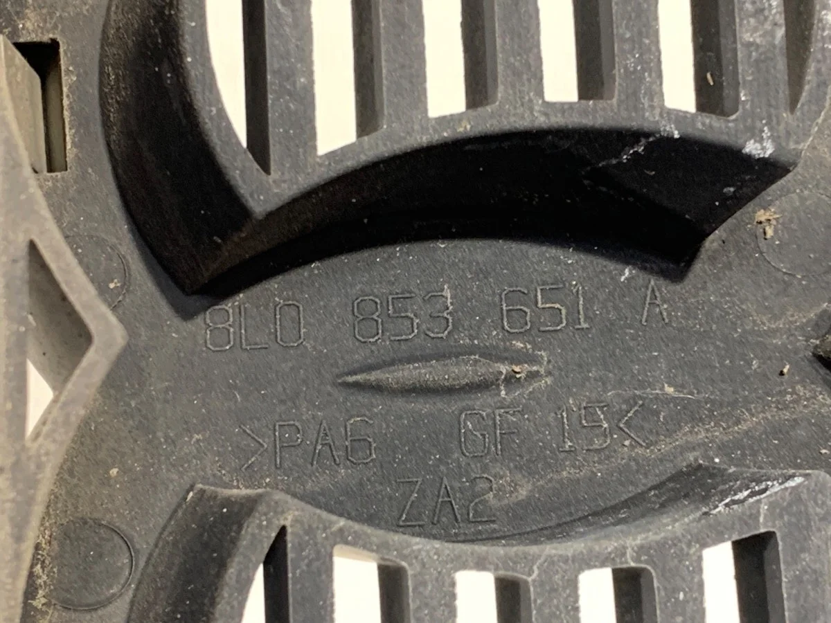Etusäleikkö Audi A3 8L0853651A 96-06 image 6