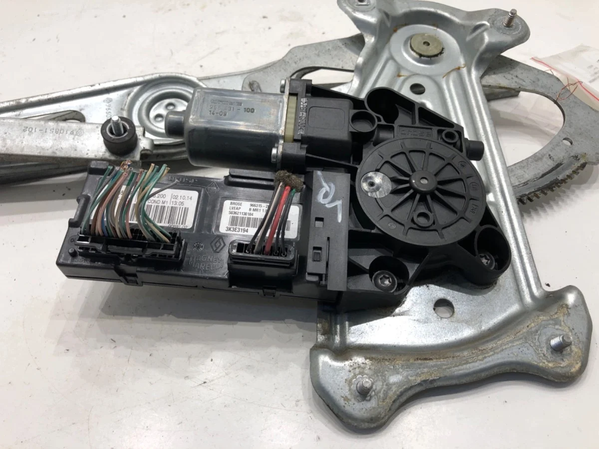 Window Regulator Front Left Renault Megane III 807315510R