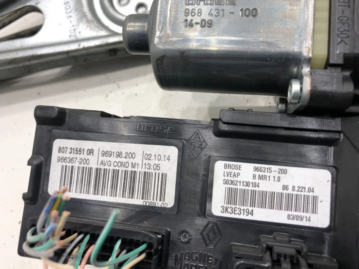 Fensterheber Vorne Links Renault Megane III 807315510R image 4