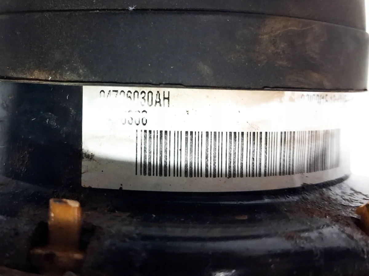 Moottorin lapalohko Dodge Charger 3.6 04726030AH image 4