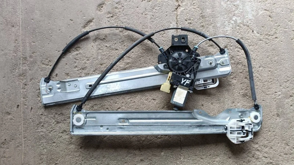 Fönsterhissmekanism vänster Ford Kuga II 2138696