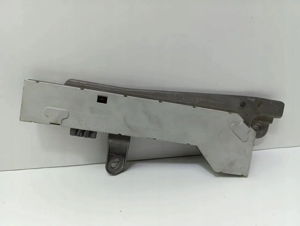 Mercedes W211 Antenna Amplifier Module A2118200089