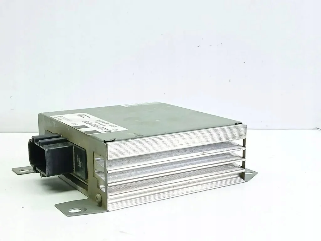 Audi Amplificatore 8E9035223D image 3