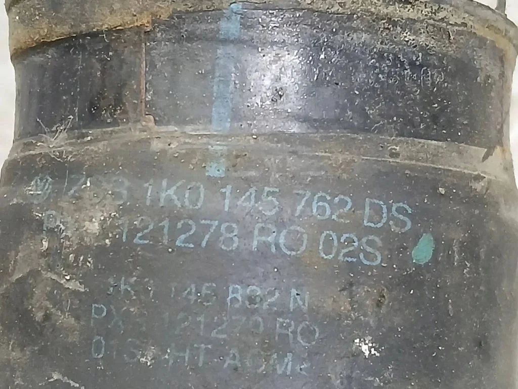 VW Passat Ladeluftrohr 1K0145832N image 3