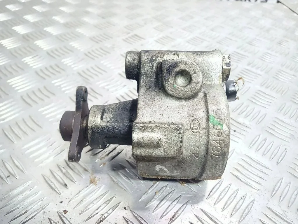 Ohjaustehostimen pumppu Volvo S40, V40 7700417308