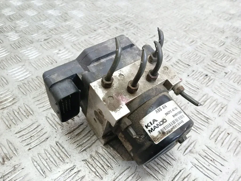ABS-pump Kia Carens II 2.0CRDI BH60103600