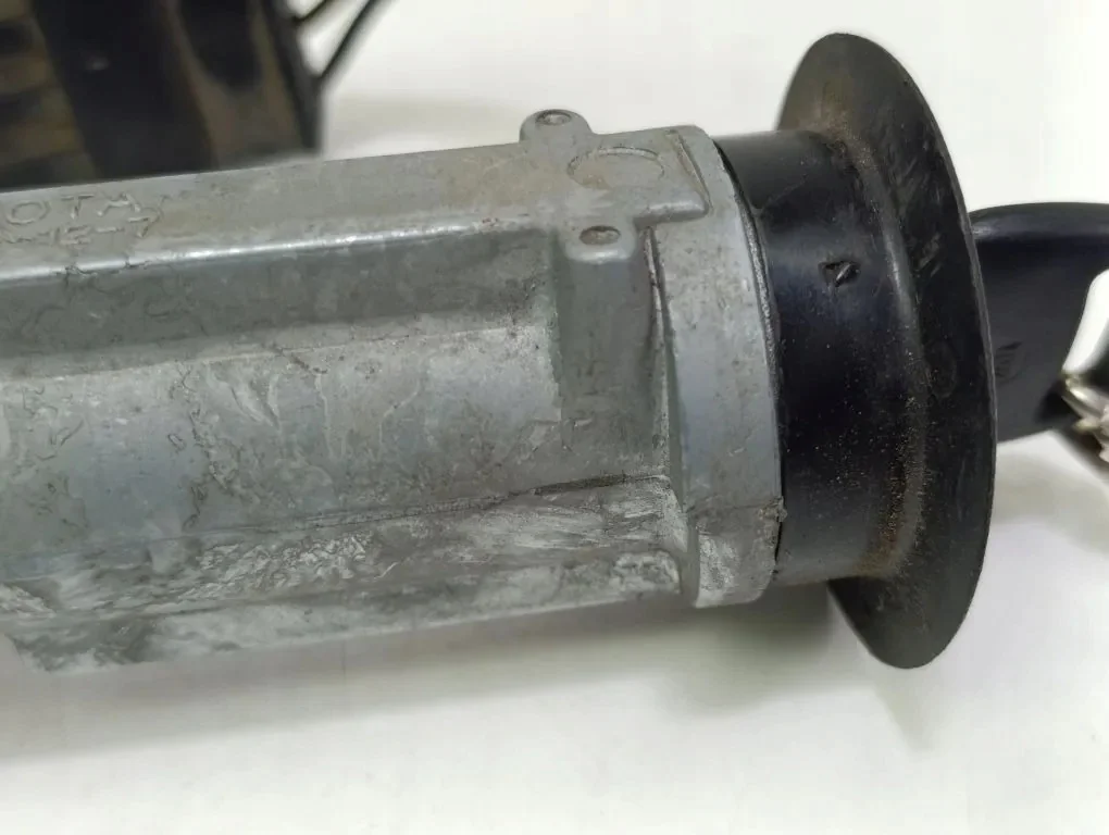 Toyota Corolla Ignition Switch 45020127 image 4