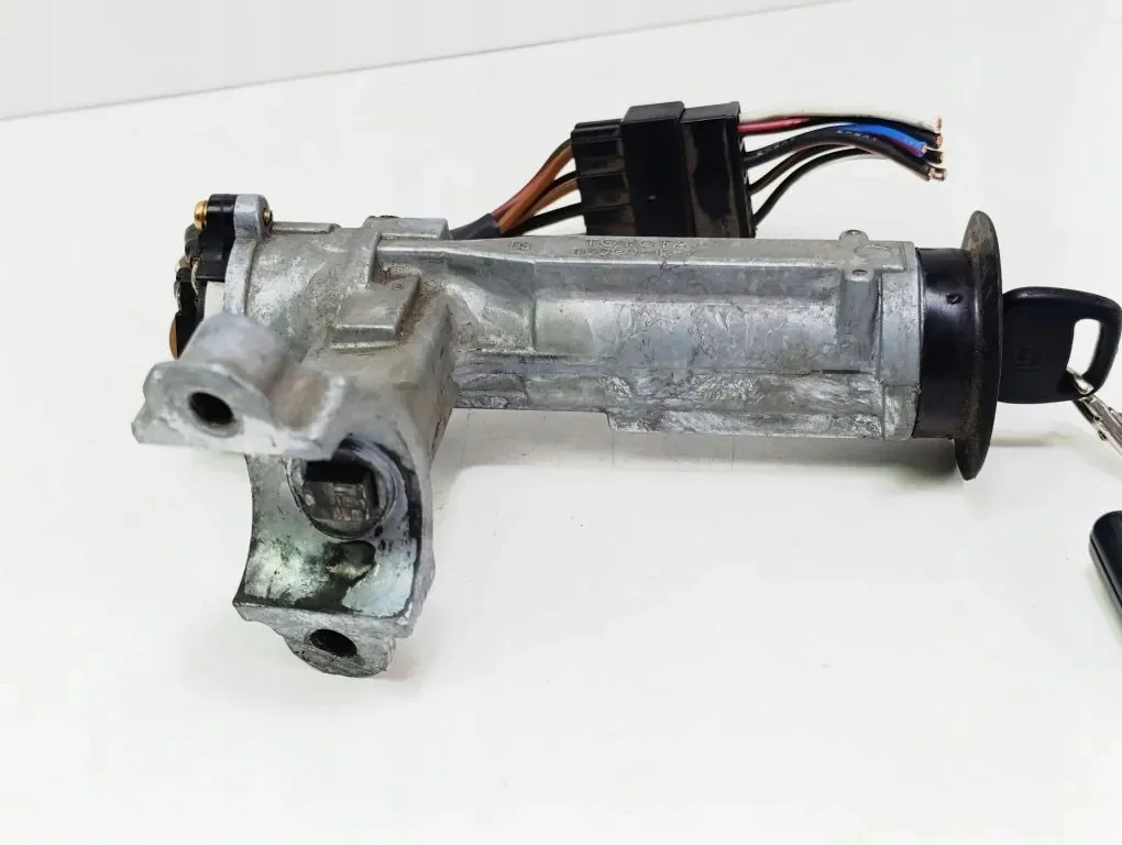Toyota Corolla Ignition Switch 45020127 image 5