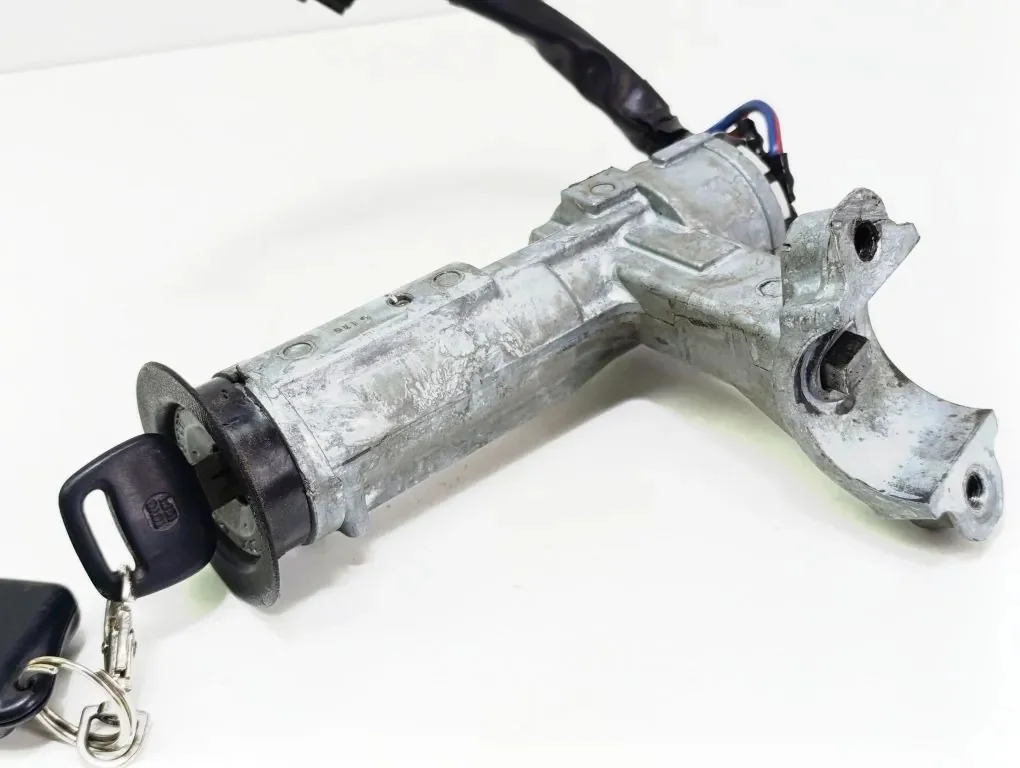 Toyota Corolla Ignition Switch 45020127 image 6