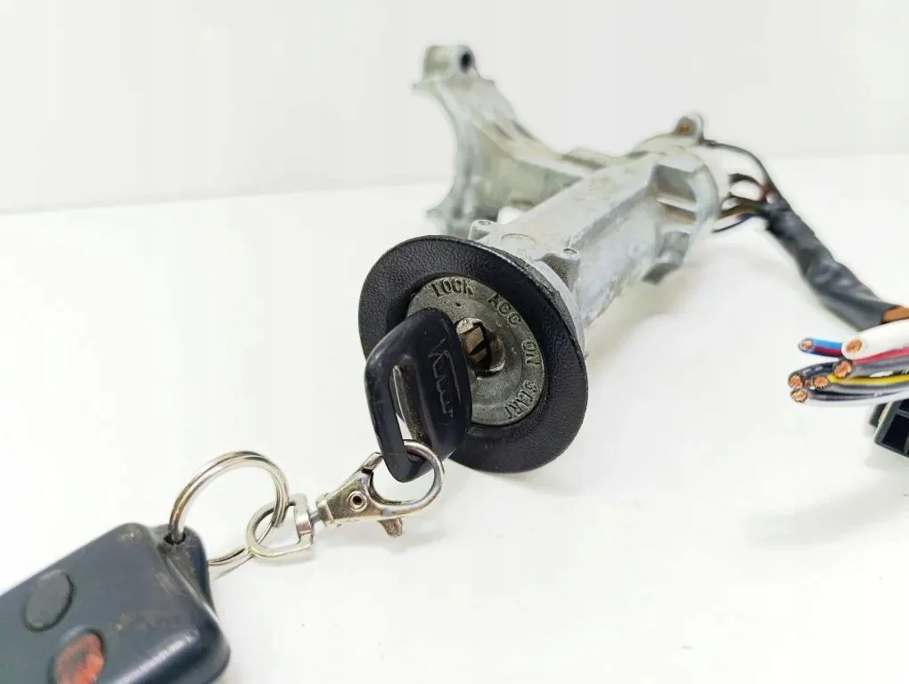 Toyota Corolla Ignition Switch 45020127 image 7