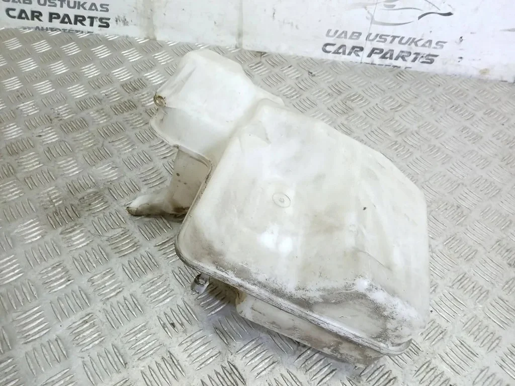 Réservoir lave-glace BMW 5 Touring E61 7148068