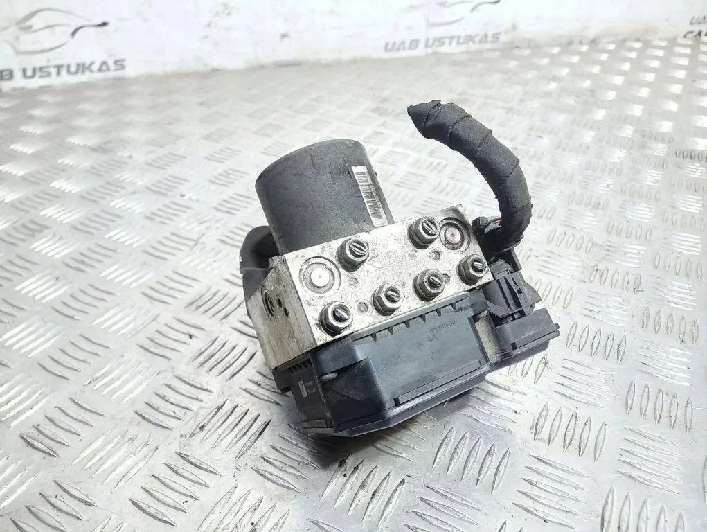 Pompa Freno ABS Volkswagen Passat B7 3AA614109