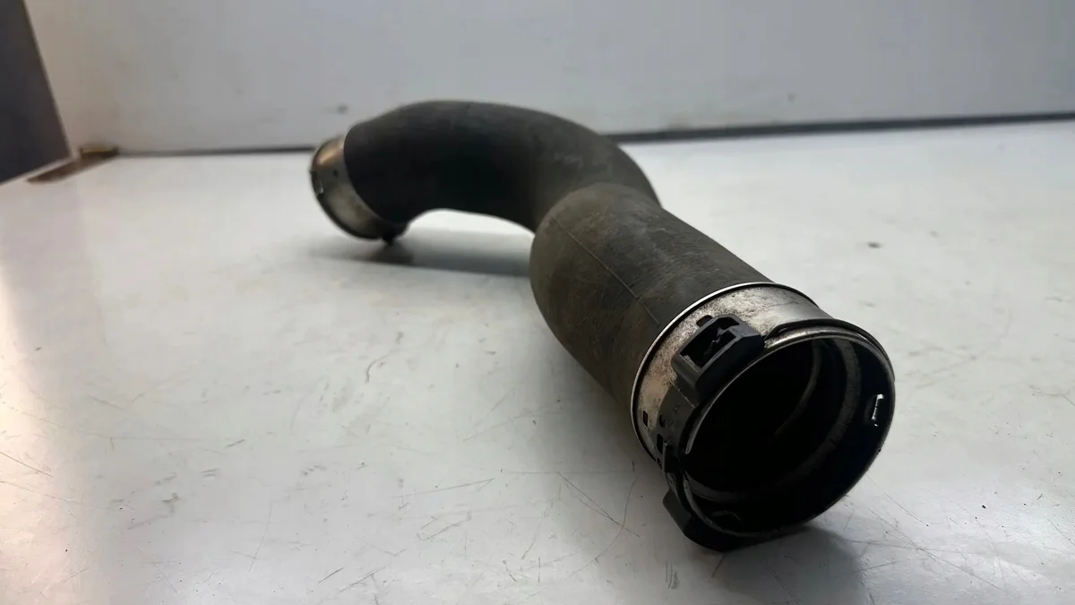 BMW 5 (E60) Durite d'intercooler 7803747 2.0L diesel image 3