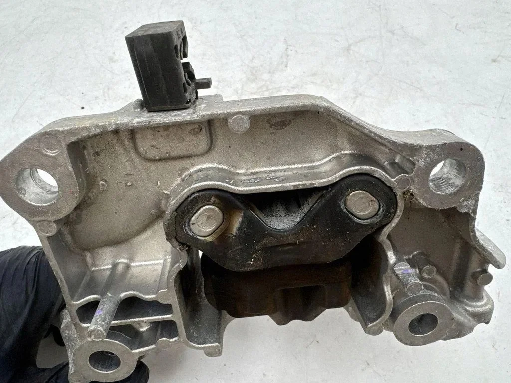 Motorfäste Citroen C4 III 1.2 4A109760 image 9