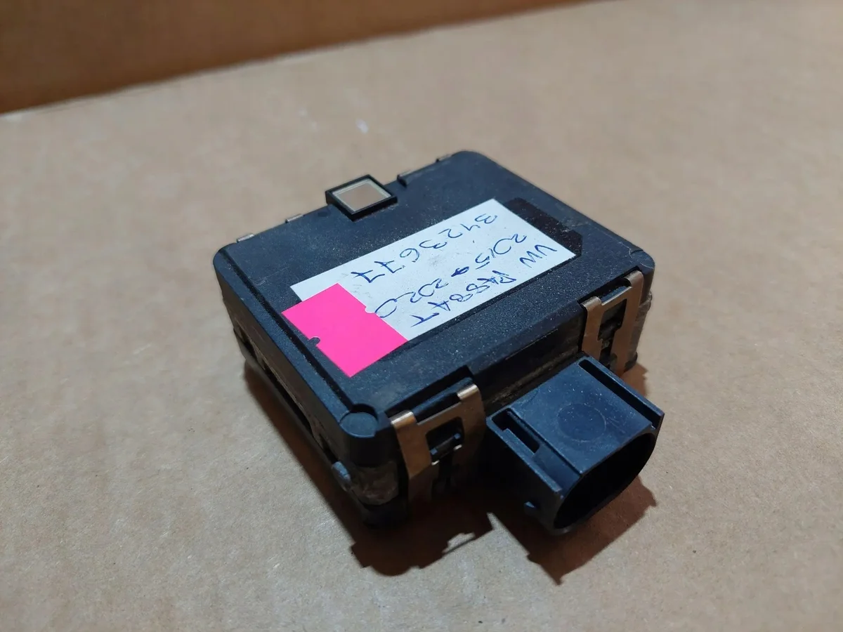 Soporte Radar Distronic VW Passat B8 3Q0907561D