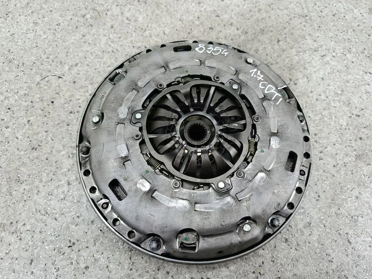 LUK Dual Mass Flywheel Opel Astra J 1.7 CDTI 124051210