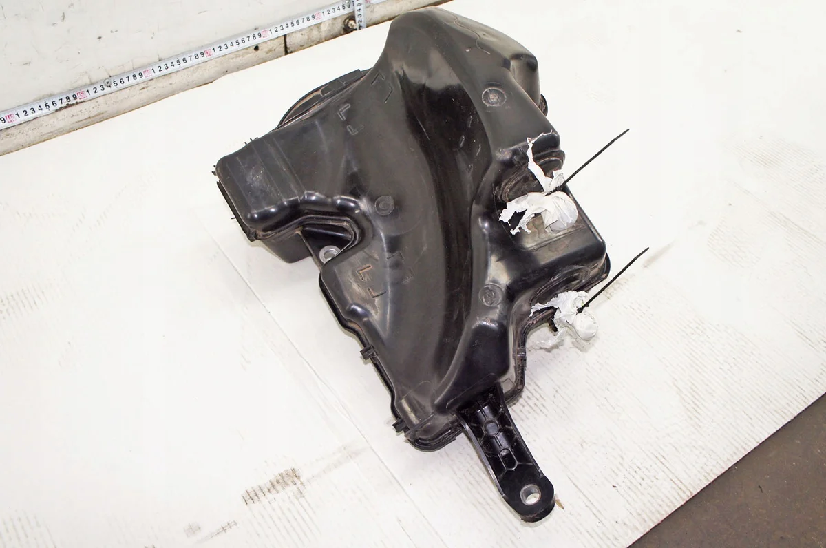 Skoda Scala AdBlue Tank 2Q0131877H image 3