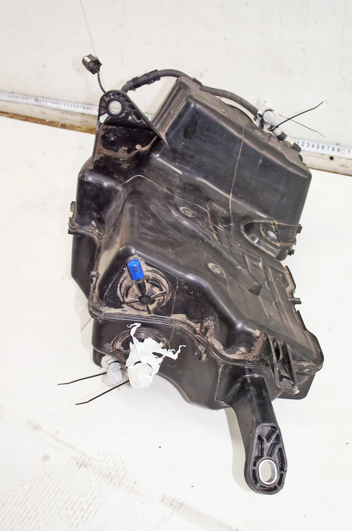 Skoda Scala AdBlue Tank 2Q0131877H image 6