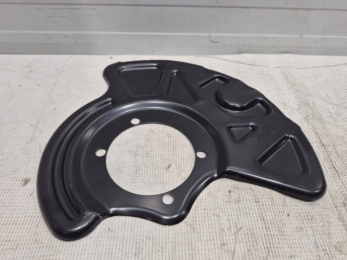 Afdekking remschijf links Dodge Challenger 4779327AB