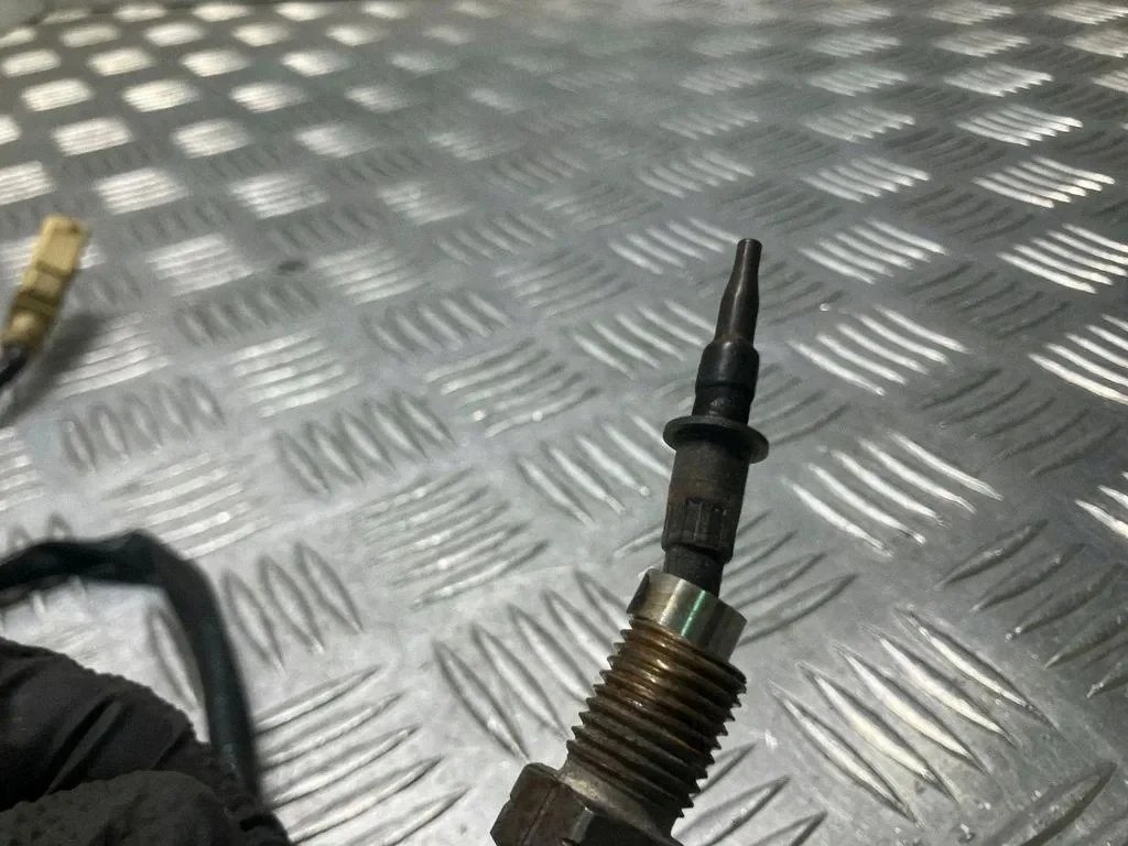 Volkswagen 04L906088HE pakokaasun lämpötila-anturi image 3