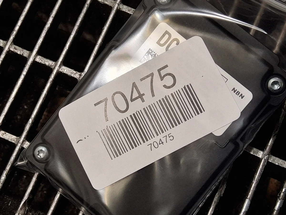 Nissan Leaf II (ZE1) etulasikamera 284G35SH5B