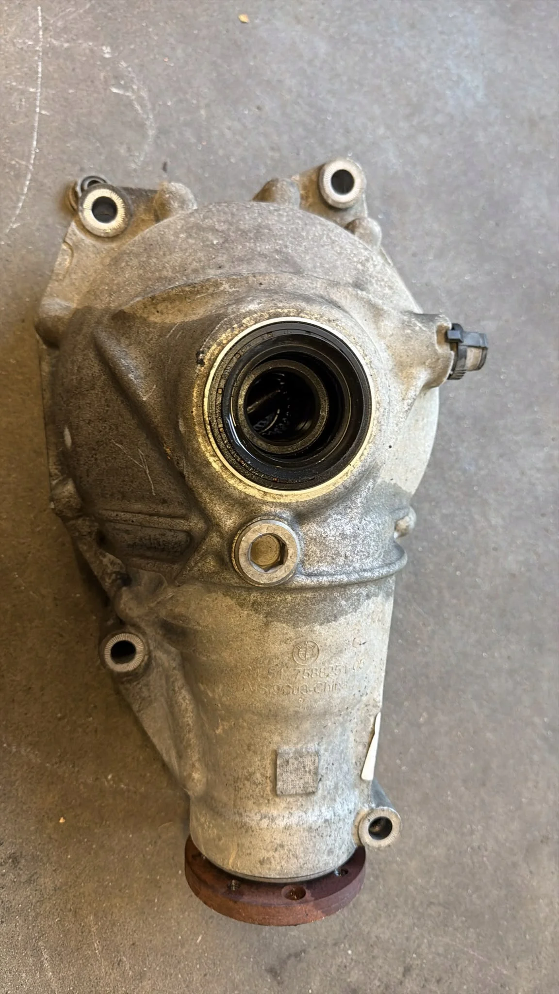 BMW X5M/X6M etuperän lukko 759431408
