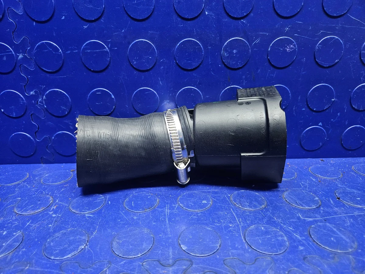 Turbon ilmaputki Audi A4 B8 VW Passat B7 03L131111R
