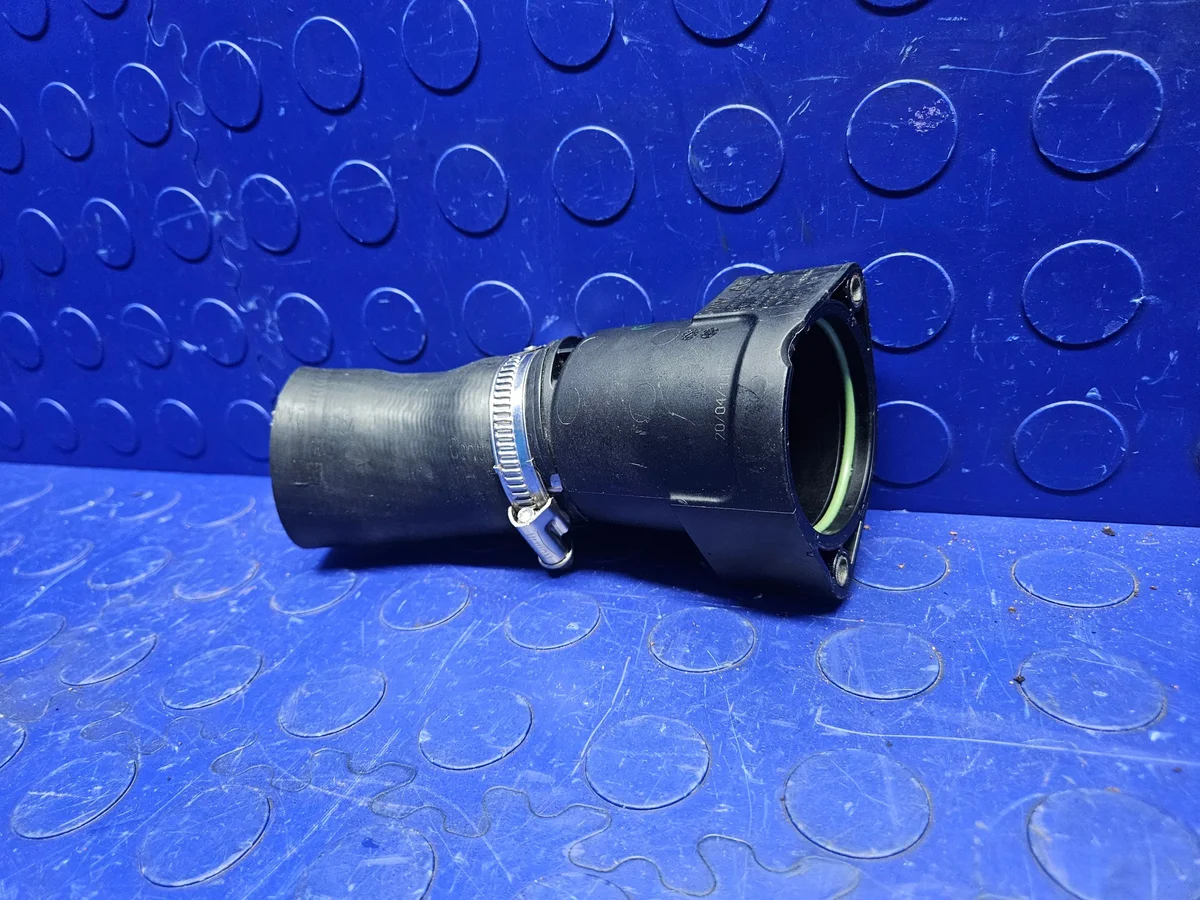 Turbon ilmaputki Audi A4 B8 VW Passat B7 03L131111R