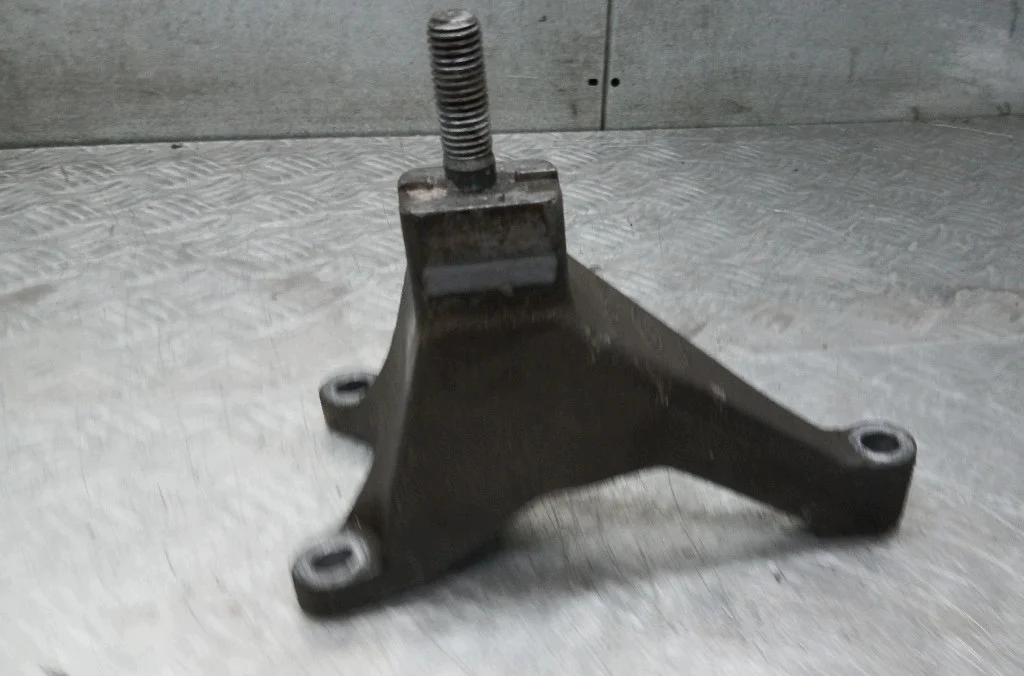 Ford Mondeo Vaihteiston Tuki 1S717M125AC
