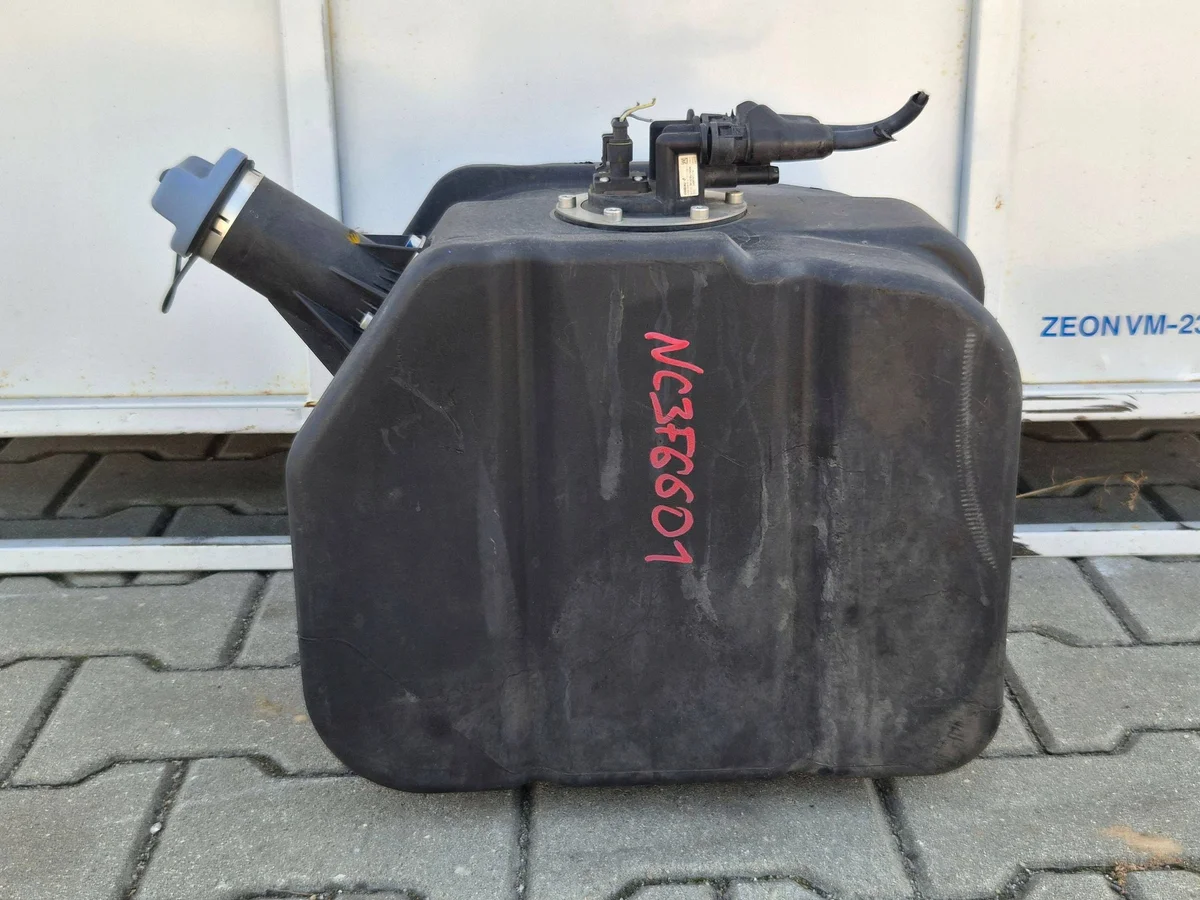 Nissan Maxity CabStar AdBlue Tank NC3F6601 image 3