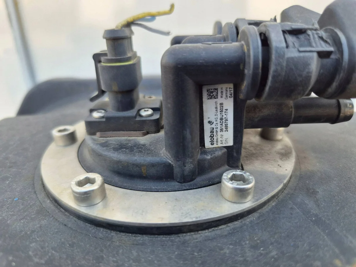 Nissan Maxity CabStar AdBlue Tank NC3F6601 image 5