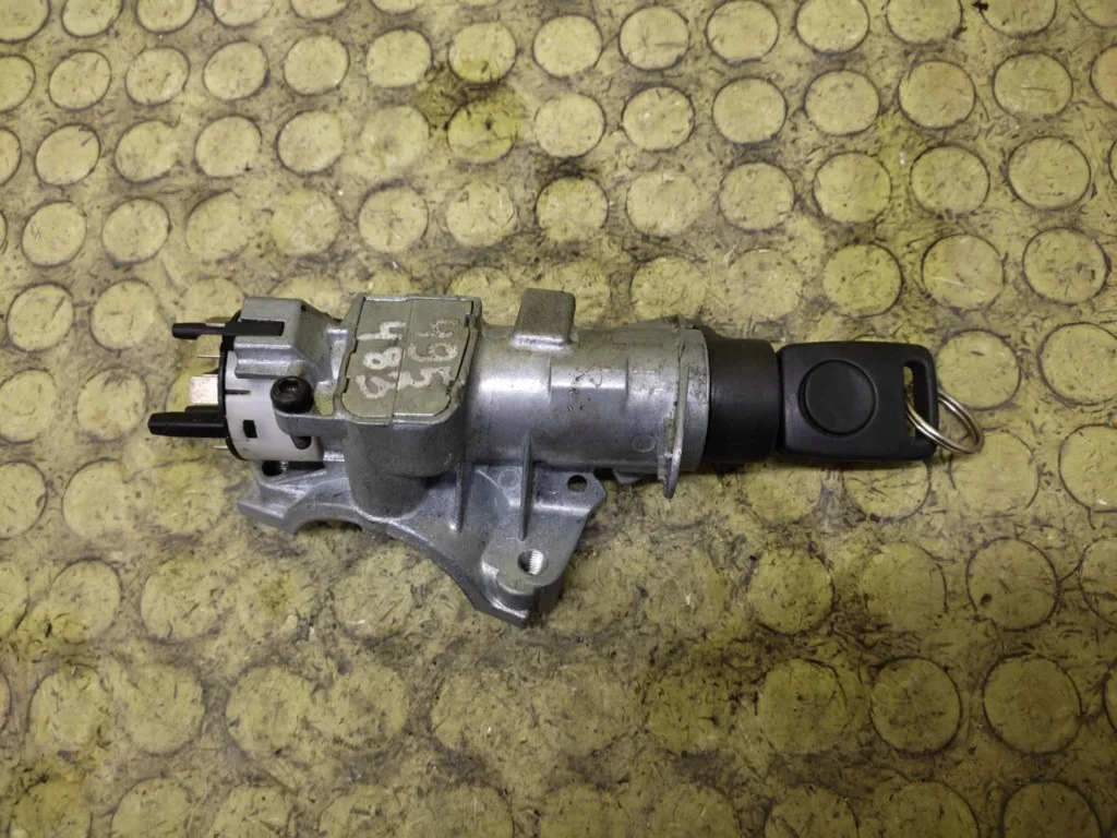 Audi A4 B5 Contactslot 4D0905851