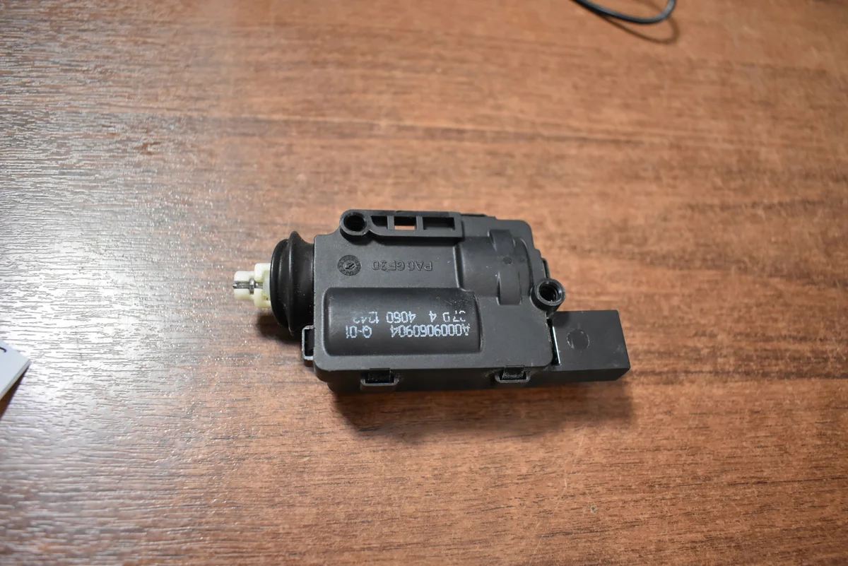 Tanklockslucka Mercedes W463 A0009060904