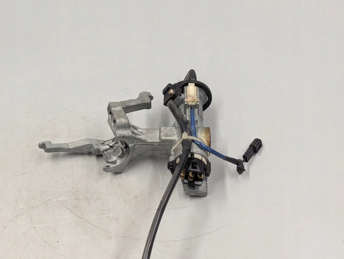 Daihatsu Cuore Ignition Switch 337818 image 3