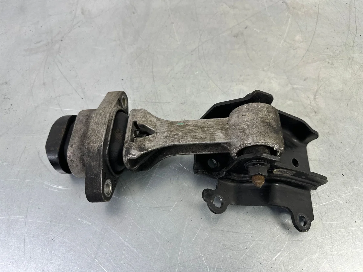 Moottorintuki Hyundai I30 20178120