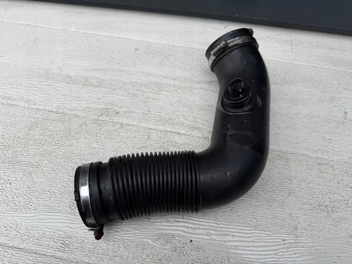Tubo de admissão Opel Zafira B 1.6 16V 55559325