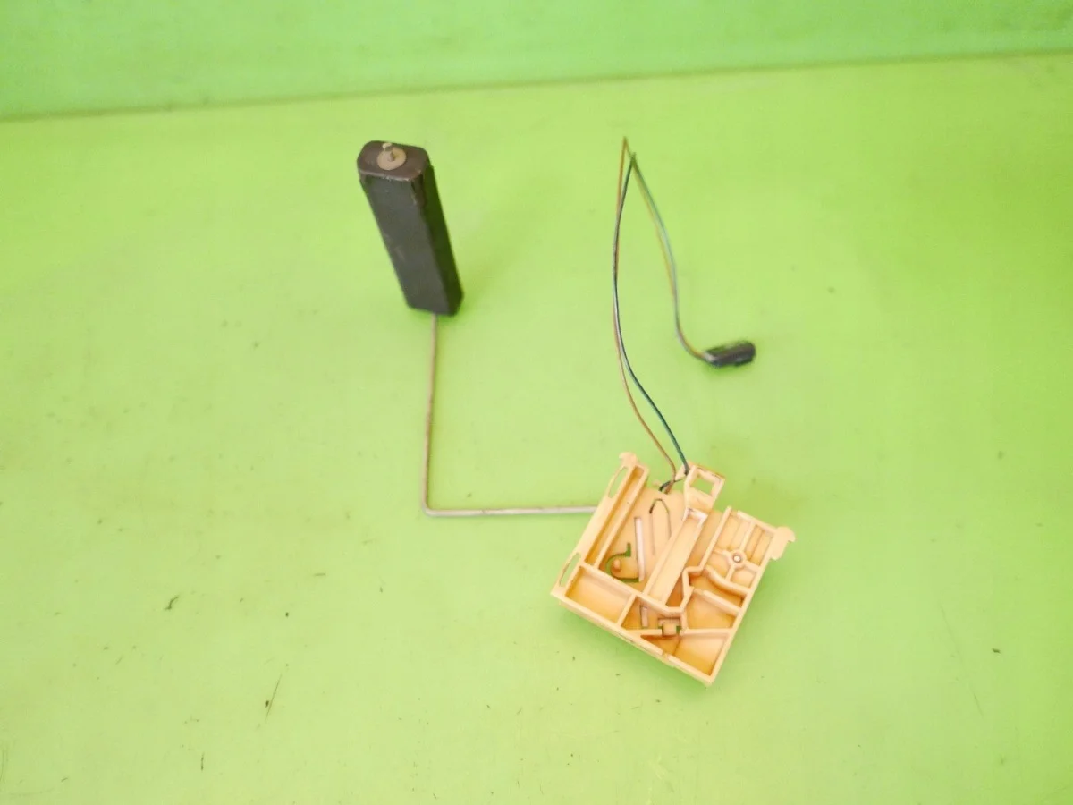 Sensor nível de combustível Opel Signum 833000 image 3