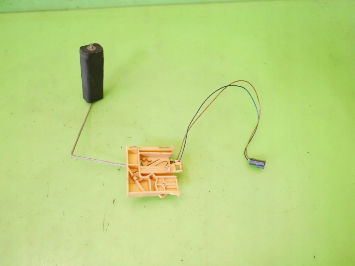 Sensor nível de combustível Opel Signum 833000 image 8