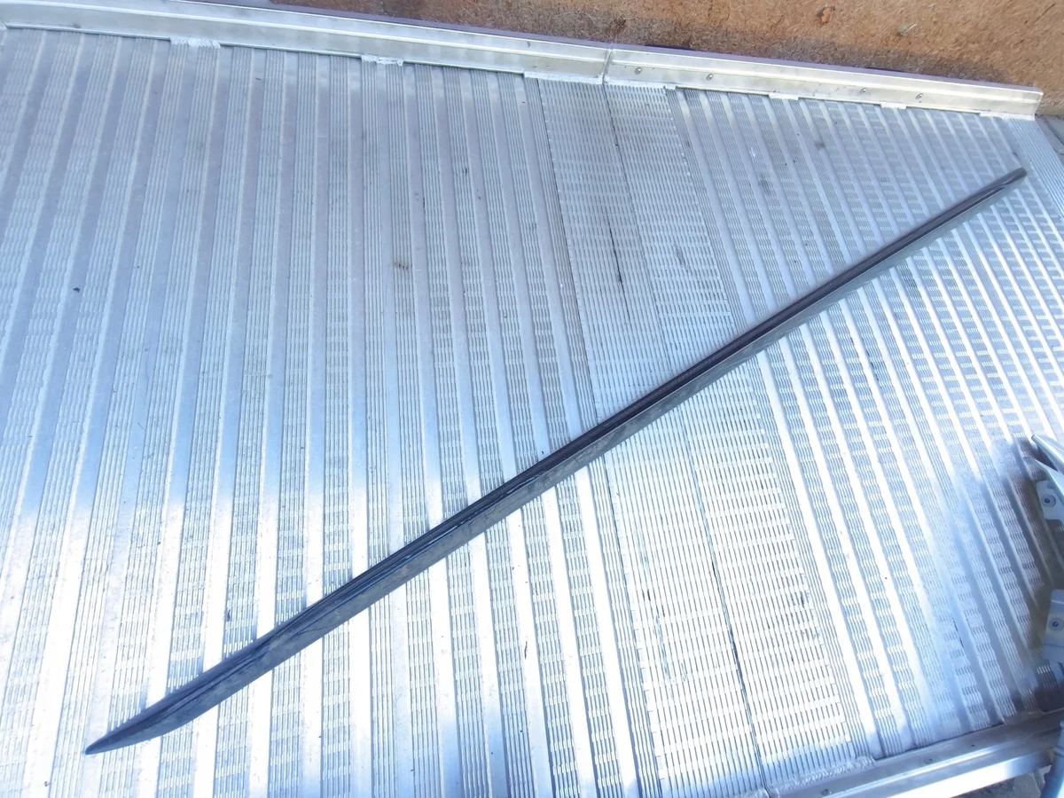 Baguette seuil gauche Audi A4 B9 8W 8W0853931A