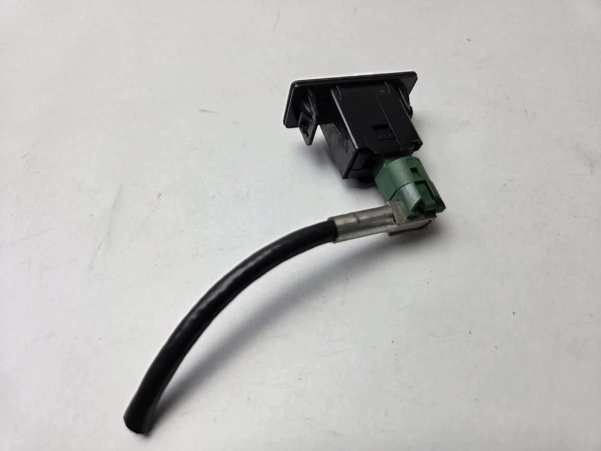 Prise USB Skoda Superb III 81A035750D image 5