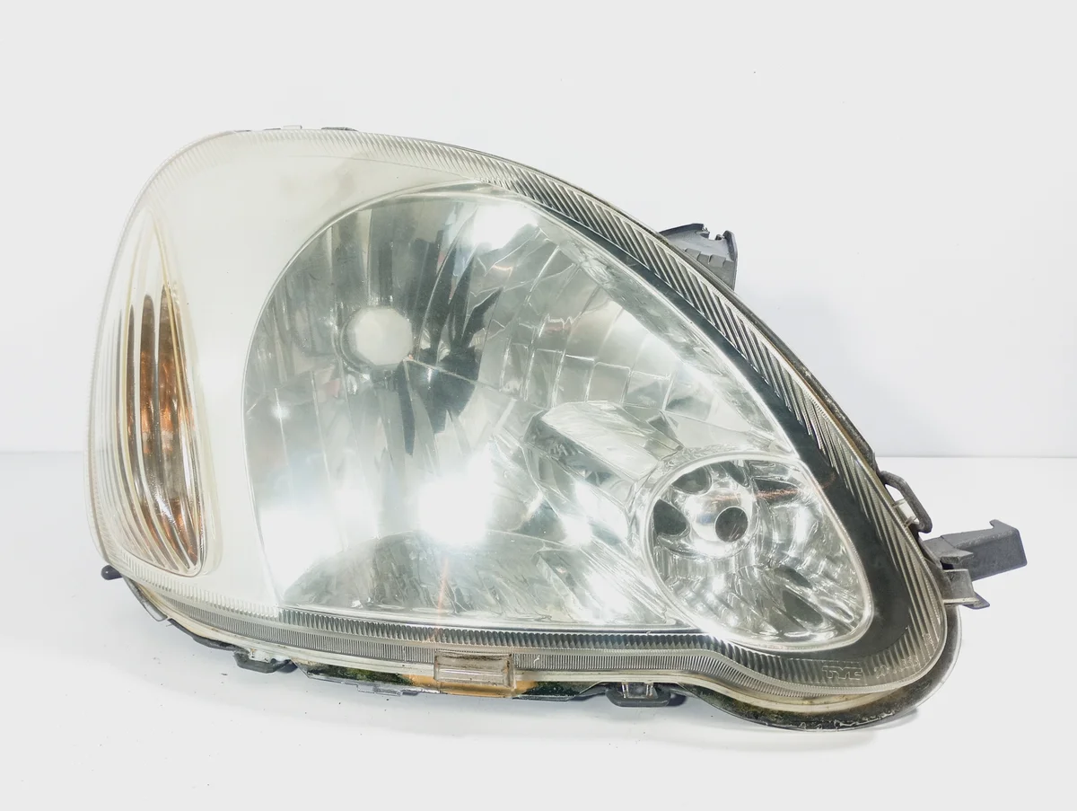 Strålkastare höger Toyota Yaris I 1 M3R3P1 99-05