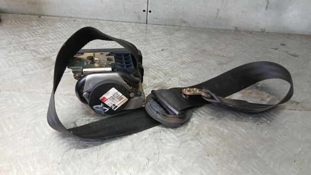 Korin paneeli vasen etu VW Passat 561080001
