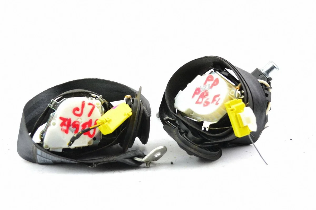 Cinto de segurança direito Volkswagen Passat B6 3C1857705P