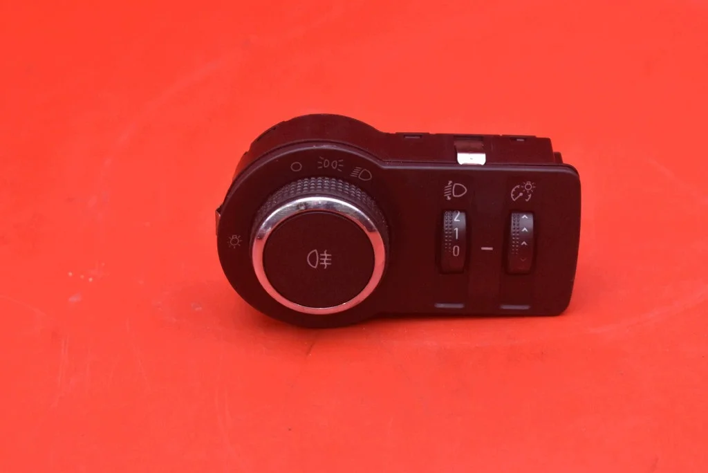 Interruptor de luces Opel Astra IV J 13268705