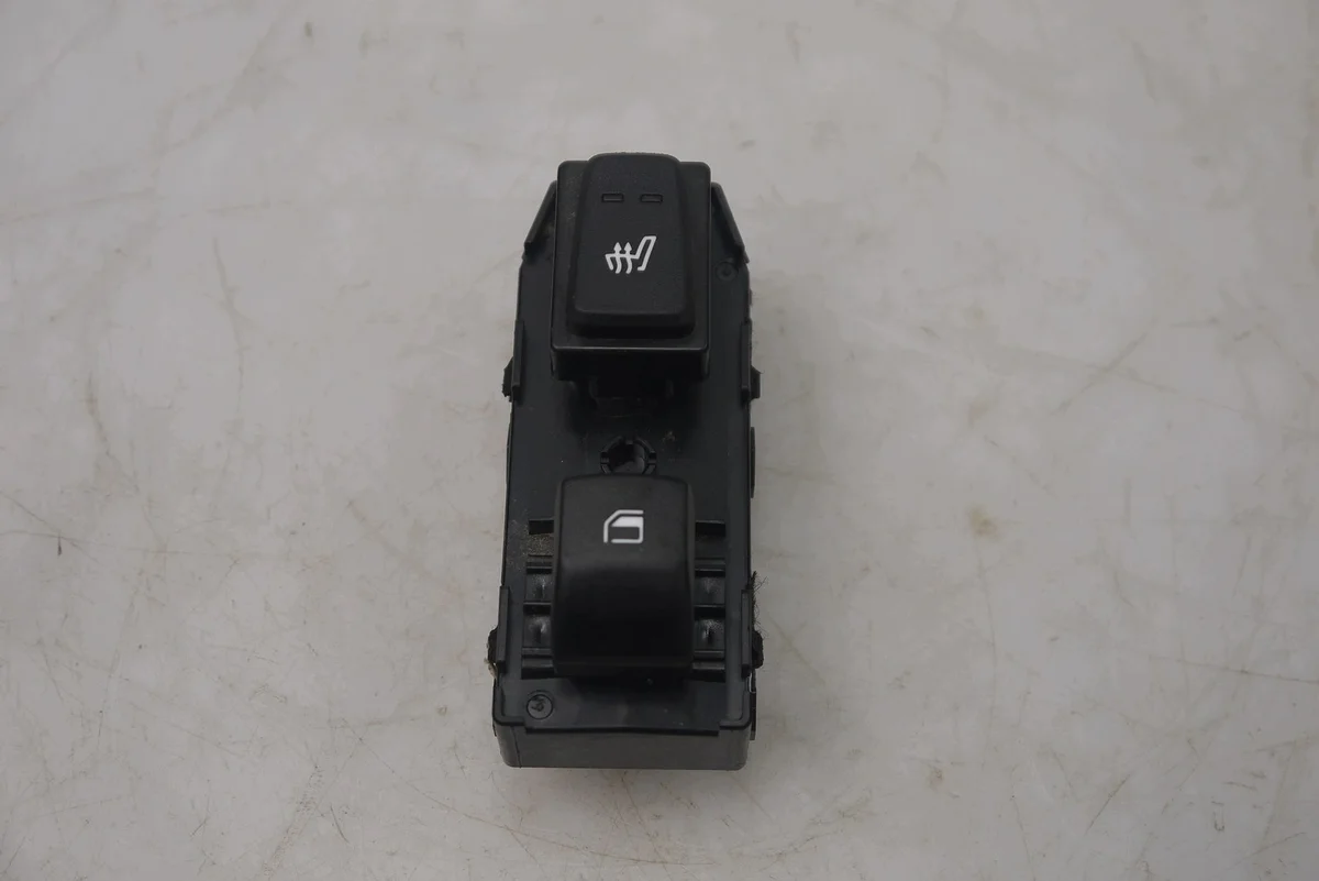 Interrupteur siège droit arrière Kia Sportage NQ5 93581R2040