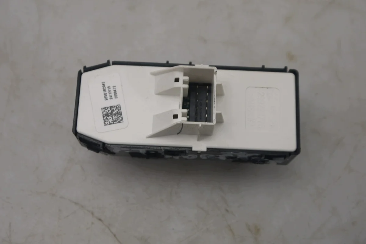 Kia Sportage V kytkin 93581R2040 image 6